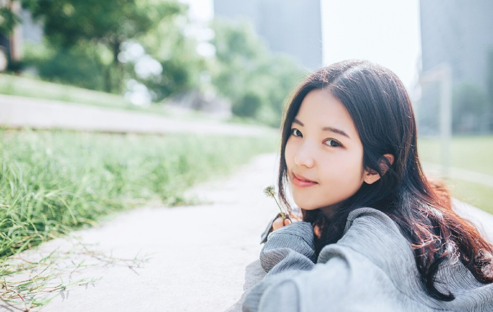 “恐怕是！”点点头，统领扭头看了一眼身后的将士，沙哑的声音仿佛从风中吹过来的一般：“散开，注意警戒！”